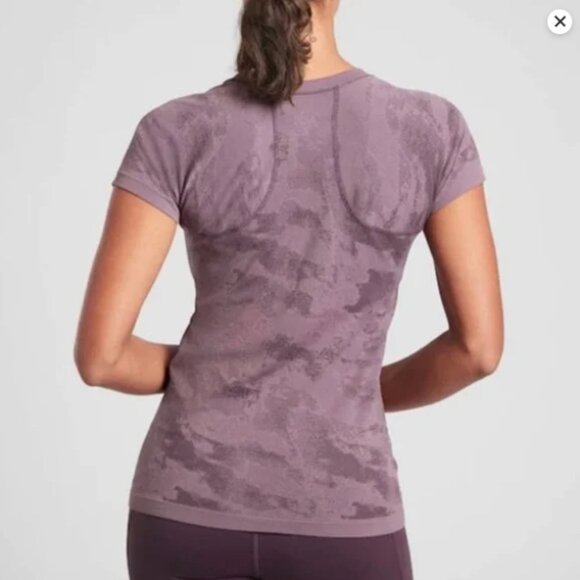 Athleta Momentum Camo Tee – Cascadia‎ Violet – Size Small – Excellent Condition - Picture 2 of 8
